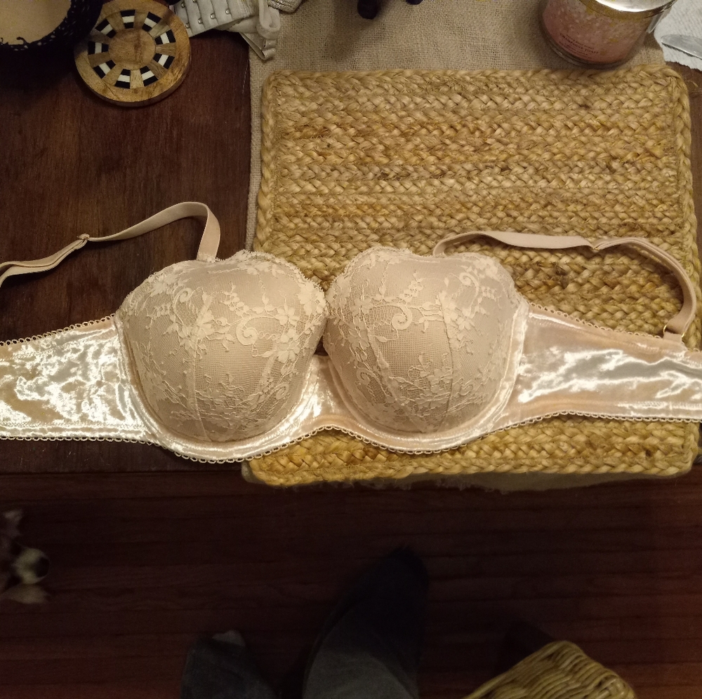 Like new Victoria secret velvet lace bra